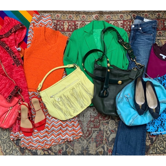 Meet your Posher, Jena Lou - Picture 2 of 11